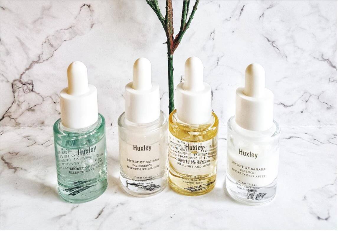 Huxley Essence Deluxe Complete Set 5 ml x 4 ภายในเซ็ตประกอบไปด้วย  Huxley Essence Grab Water 5 ml Huxley Oil Essence-Like  5 ml Huxley Oil Light And More  5 ml Huxley Essence Brightly Ever After  5 ml