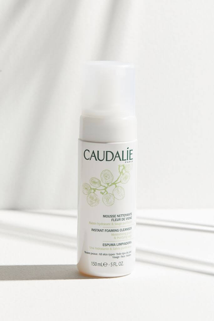 Cadalie Instant Foaming Cleanser 50 ml โฟมล้างหน้าที่เหมาะเป็นอย่างยิ่งสำหรับผิวแพ้ง่าย ผิวธรรมดา และผิวผสม เนื้อโฟมบางเบาที่จะเปลี่ยนเป็นเนื้อมูสได้ง่าย ไม่ระคายเคือง ใบหน้าของสาวๆ จะเนียนนุ่ม ไม่แห้งตึง พร้อมช่วยกระชับผิว