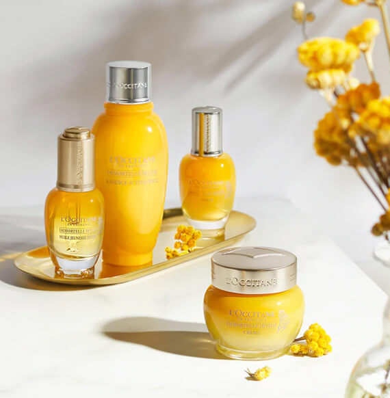 L'occitane Immortelle Activating Essence 30 ml  เอสเซนต์ต่อต้านสัญญาณแห่งความร่วงโรยและเสริมความชุ่มชื้นอย่างล้ำลึกให้กับผิวของคุณ  ริ้วรอยแลดูลดเลือน ผิวแน่นขึ้น และมวลผิวดีขึ้น เรียบเนียนและมีชีวิตชีวา