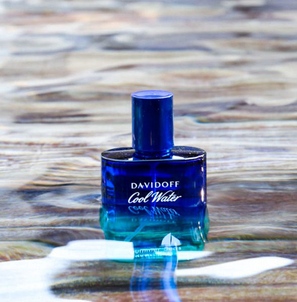 Davidoff เผยโฉม Cool Water Summer Limited Edition โดดเด่นด้วยสีสันและลวดลายกราฟฟิคของคลื่น จากท้องทะเลที่ซัดเข้าหาชายฝั่ง เผยให้เห็นถึงความลึกลับที่ซ่อนเร้นอยู่ใต้มหาสุมทร