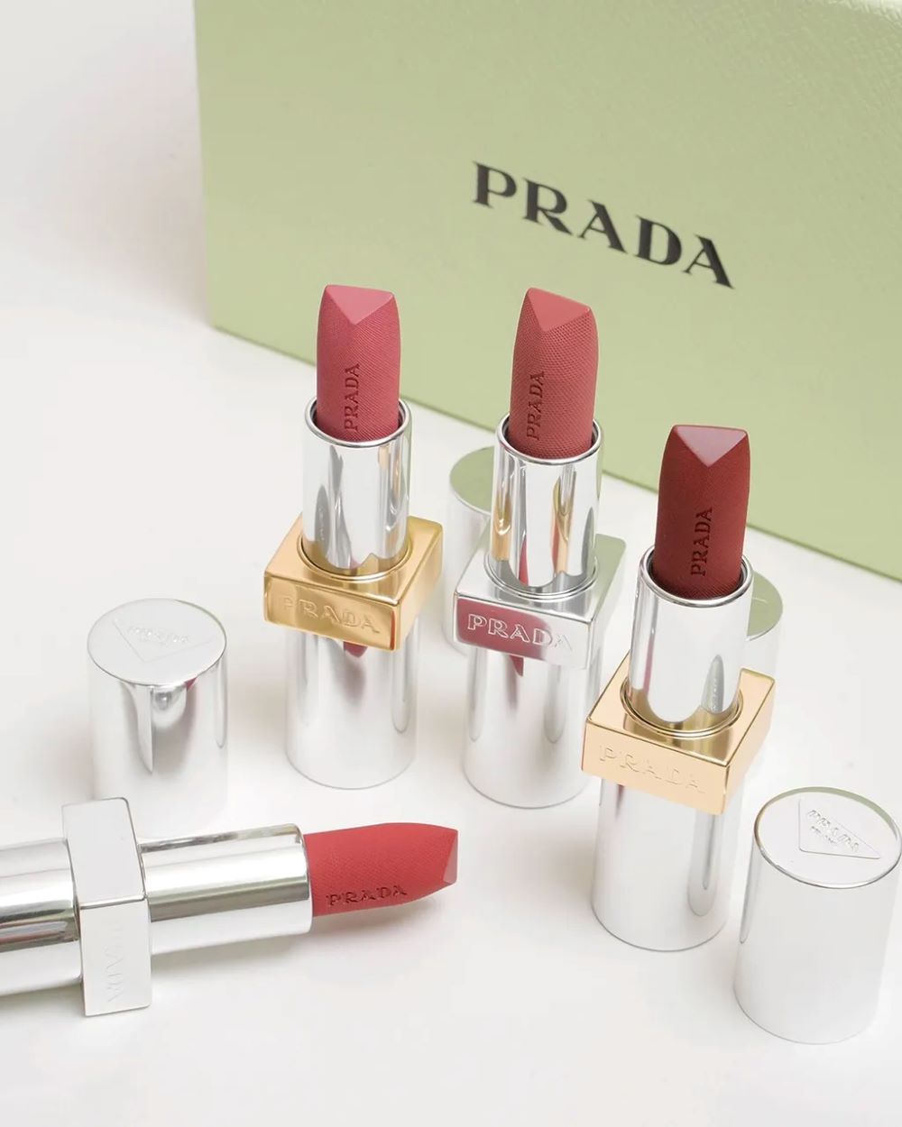 Prada Monochrome Hyper Matte Lipstick 1.3g #B03 , PRADA BEAUTY , PRADA BEAUTY ลิปสติก, Prada Monochrome Hyper Matte Lipstick ราคา , Prada Monochrome Hyper Matte Lipstick รีวิว , Prada Monochrome Hyper Matte Lipstick สีไหนสวย